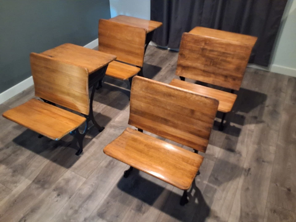 3 escritorios escolares antiguos para niños y 1 silla, Chicago y Nueva York, #3 y #4 Foto 3 de 4