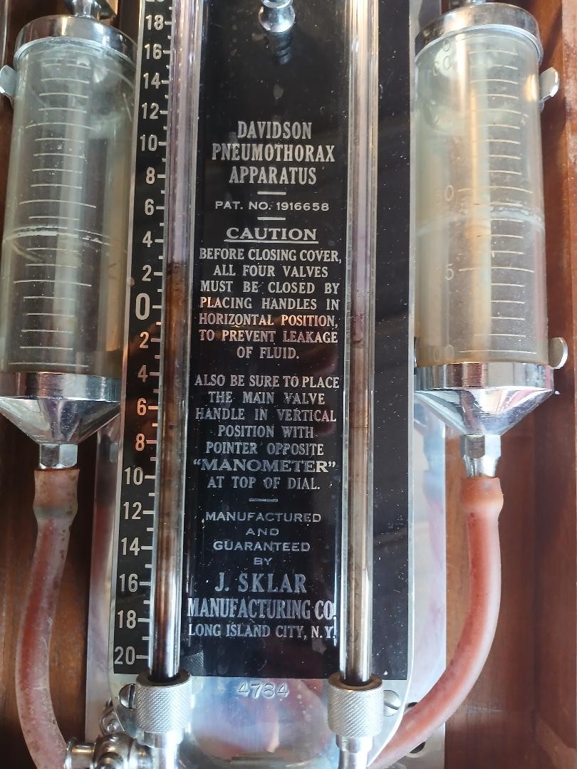 EXCELLENT VTG ANTIQUE 1936 DAVIDSON PNEUMOTHORAX APPARATUS; TUBERCULOSIS MACHINE