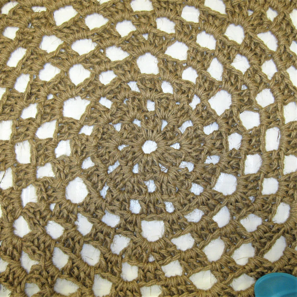 Alfombra redonda de yute - Hecha en EE. UU. con fibra natural - Ganchillo hecho a mano Foto 2 de 4