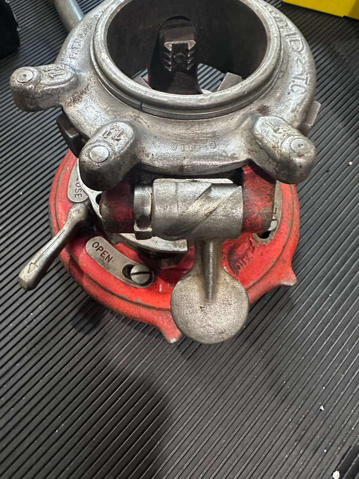 RIDGID  65R-TC Manual Receding Pipe Threader Dual Handle 1" to 2"  USA  [0005] - Image 4 of 4