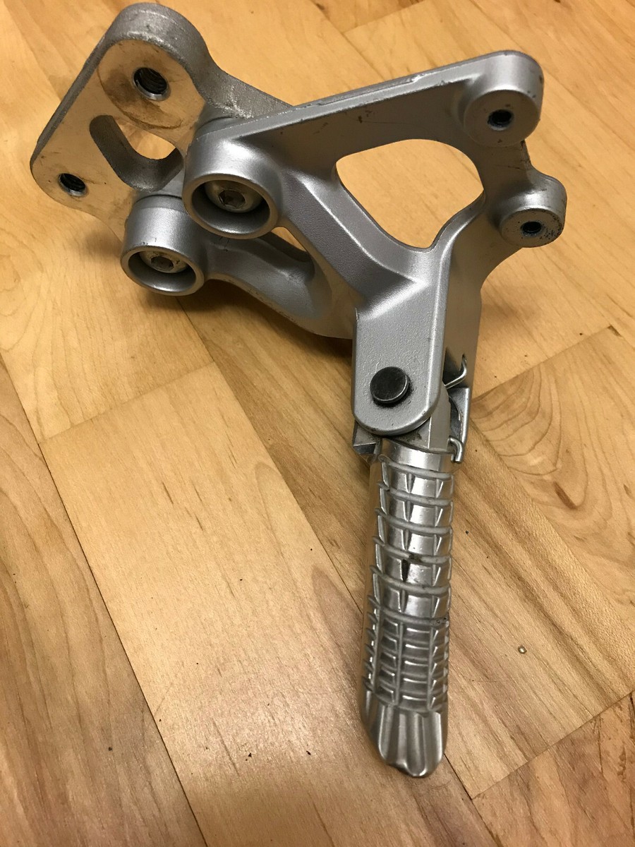 ん Suzuki GSXR600 / 750 Footrest & Bracket L/H Front 2006-09 OEM P/N