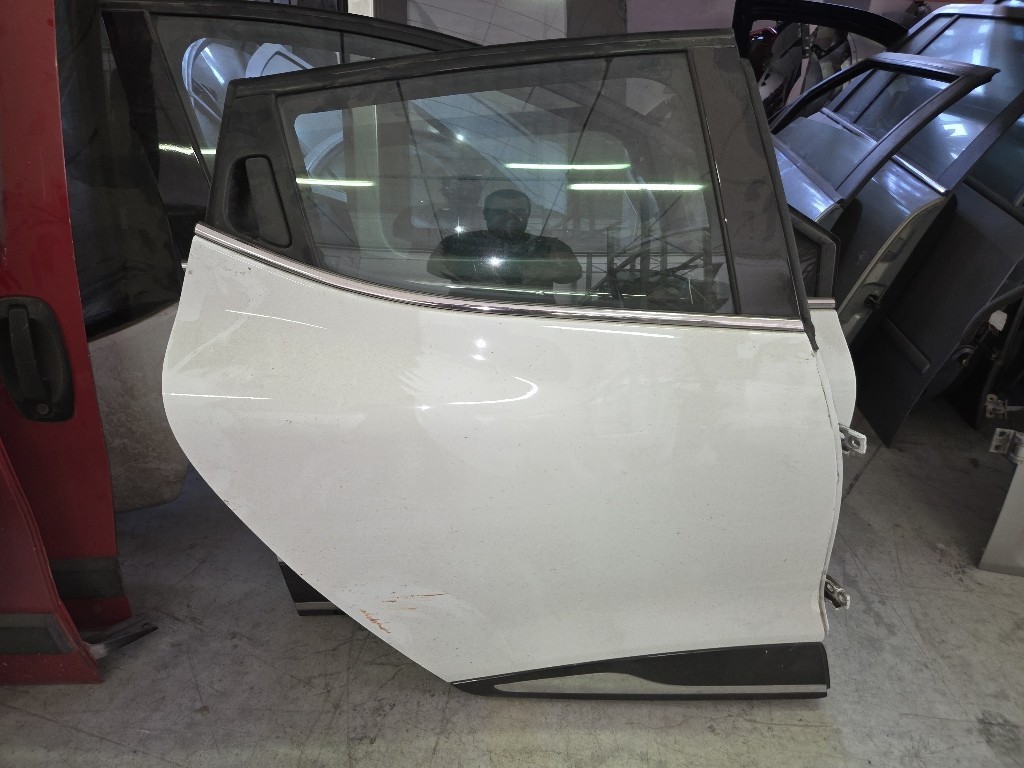 PORTIERA POSTERIORE DESTRA PER RENAULT Clio Serie IV 821008626R K9K628 (12>19)