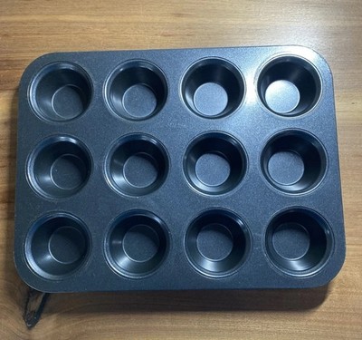 Wilton Premium Non-Stick Bakeware Muffin / Cupcake Pan 12-Cup Heavy