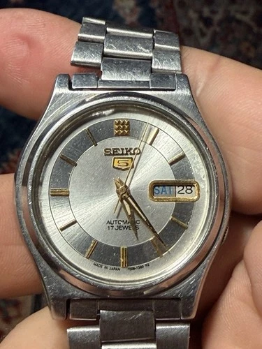 Vintage Seiko 5 Automatic 7009-1380 17 Jewels with Arabic Day/Date Silver Watch