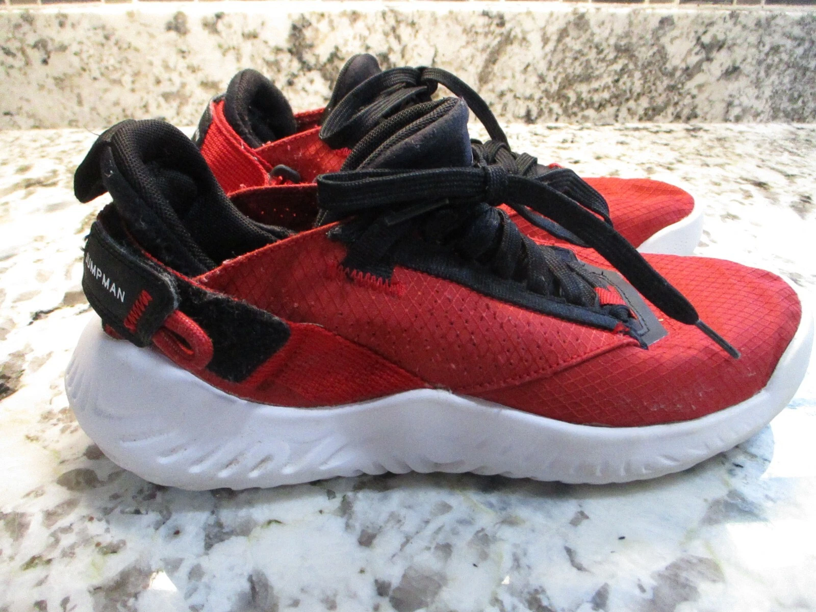 Scarpe Nike Air Jordan Jumpman rosse nere e bianche taglia giovanile 6 5 AT3176 600