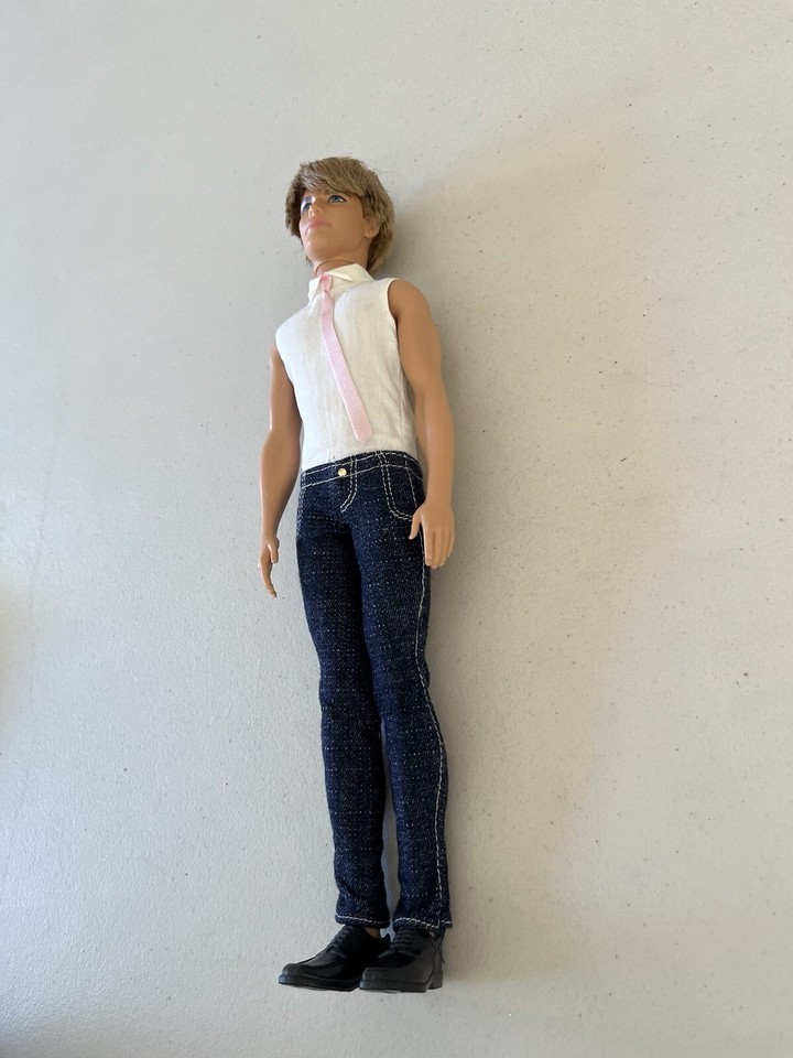 mattel-2010-toys-r-us-barbie-ken-prince-pink-tie-slacks-and-shoes-play