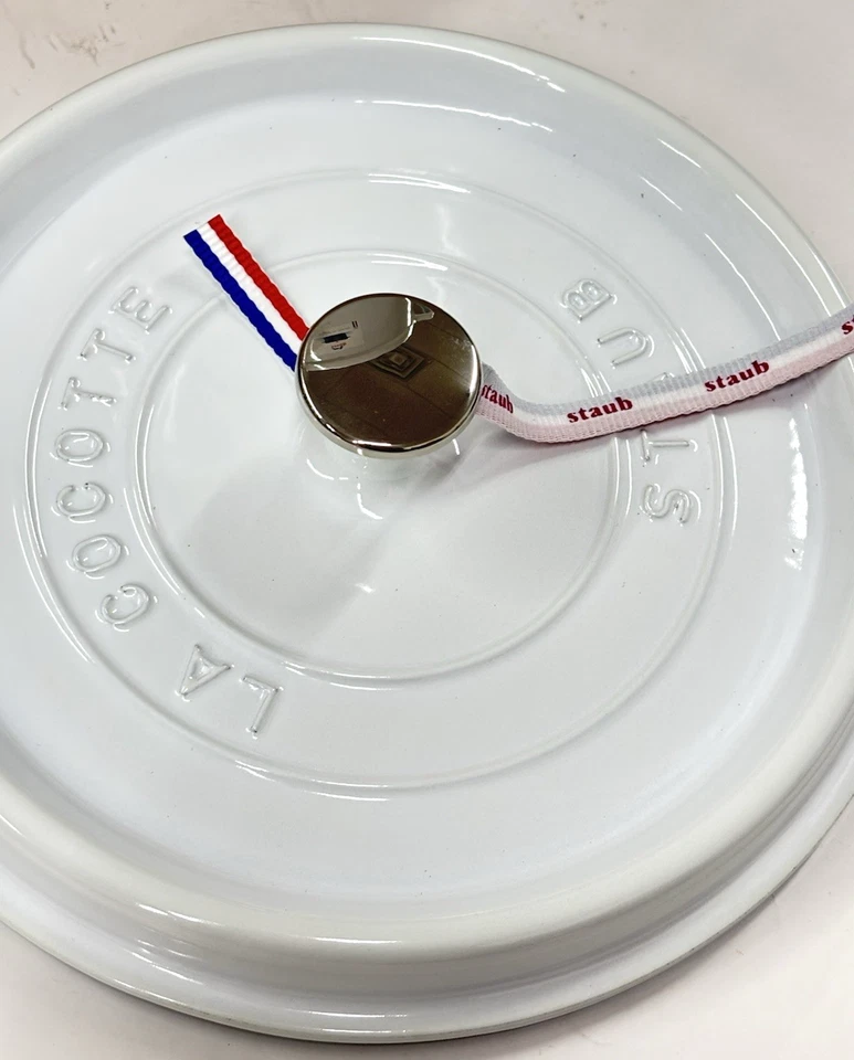 Horno holandés Cocotte redondo profundo alto de hierro fundido esmaltado Staub 5 cuartos 9-3/8" blanco Foto 3 de 4