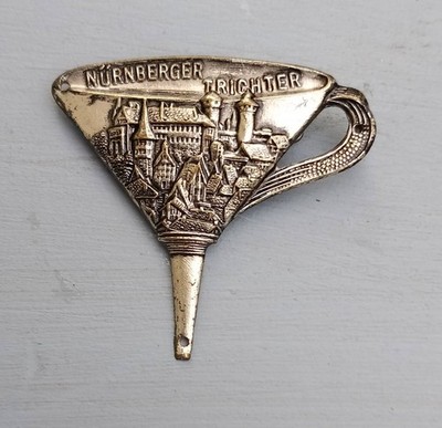 Historisches Abzeichen - Souvenir Anstecknadel Nürnberger Trichter - Hutnadel