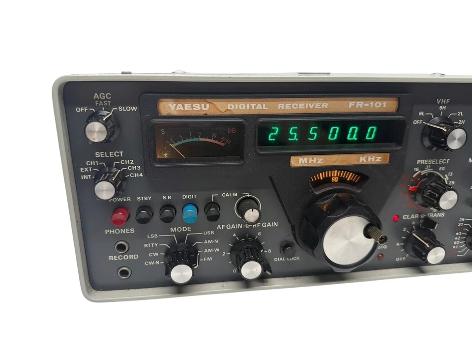 Vintage Yaesu FR-101 Digital Receiver - Image 2 of 4