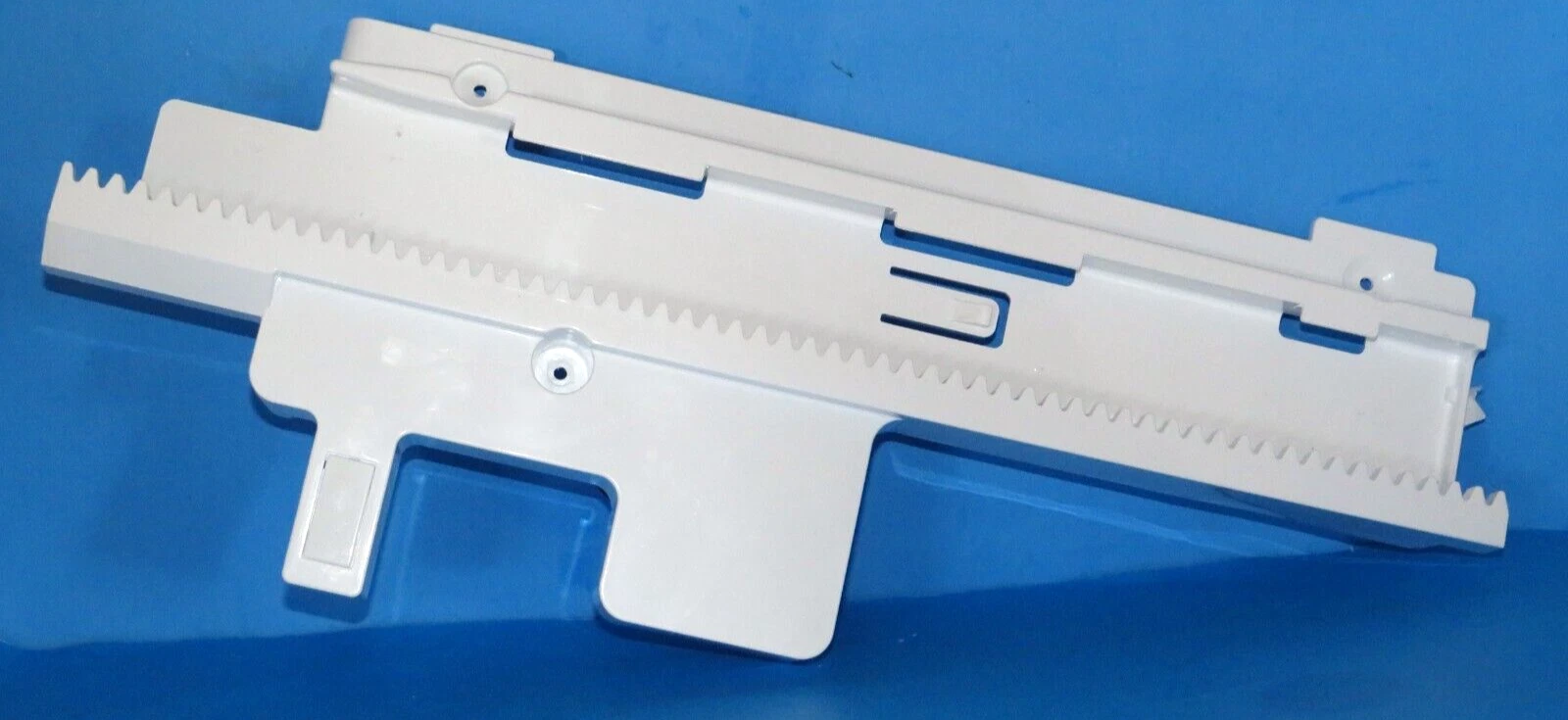 LG Smart Refrigerator LCFC26X: Freezer Drawer Glide Bracket (MEG666871) (P7359)
Opens in a new windo
