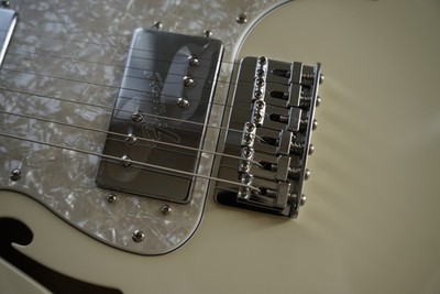 Fender Made in Japan Traditional 70s Telecaster Thinline Olympic