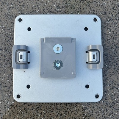 Humanscale VESA monitor Mounting Plate  1214A  100mm 75mm Pattern pre-owned 