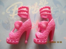 BARBIE DOLL / PAIR OF SHOES: BOOTS, PUMPS ....... (2609)