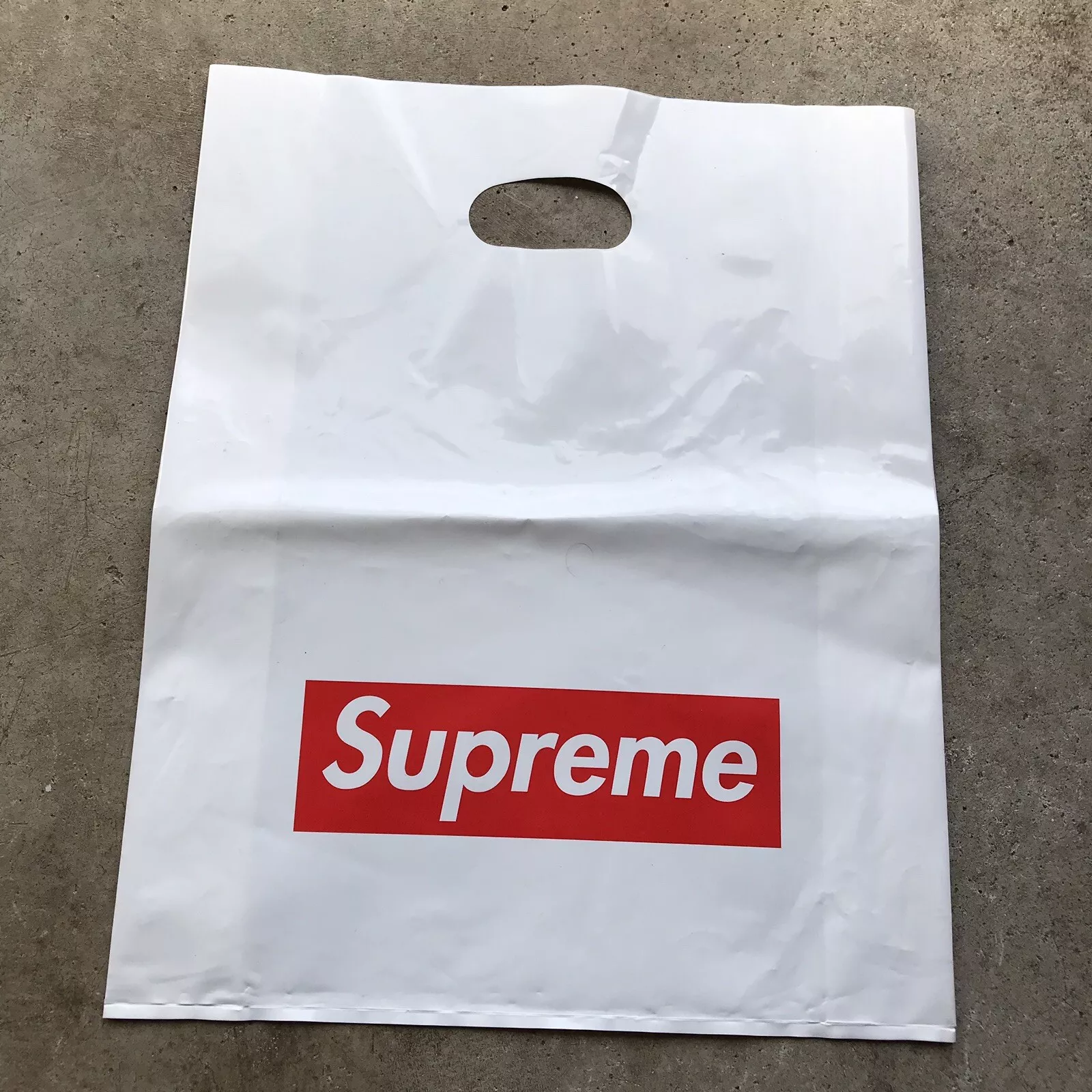 Lot de sacs à provisions Supreme 5 pièces boîte rouge plastique logo moyen 100 % authentique
