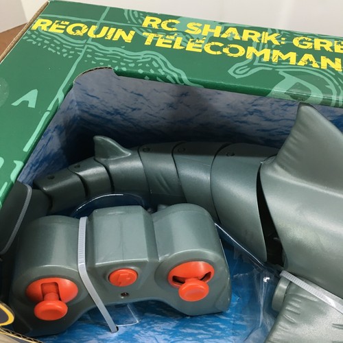 TERRA by Battat Realistic RC Great White Shark New In Box Pool Bath Bathtub Toy - Picture 6 of 18
