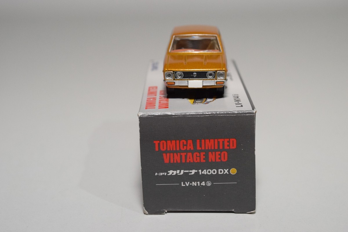 A94 1:64 3 INCH TOMICA TOMY VINTAGE LV-N14B TOYOTA CARINA