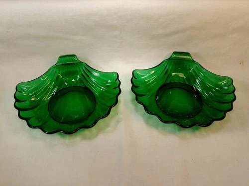 2 Vintage Anchor Hocking Emerald Green Glass Sea Shell Shaped Candy Nut Dishes