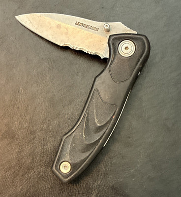 Leatherman Crater c33x Pocket Knife 2.6in Part Serrated SS Blade Clip