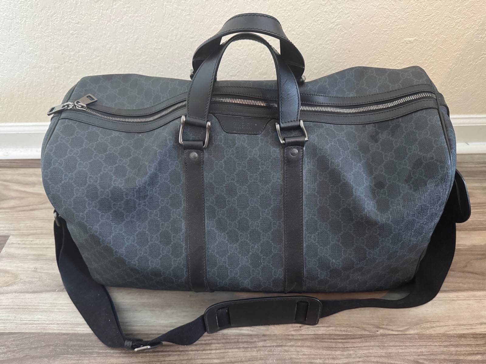 Gucci Supreme pattern duffle bag - image 1