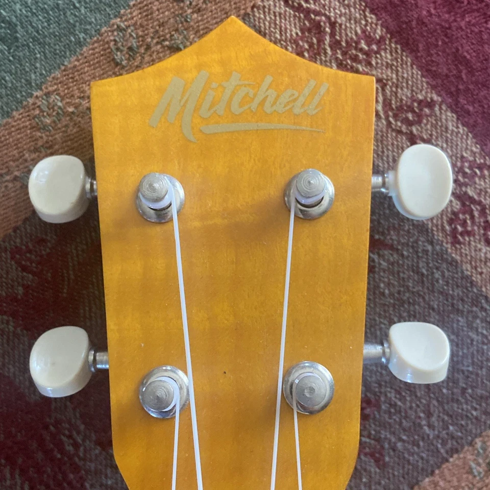 VINTAGE MITCHELL UKULELE MODEL MU45FNA Quilted Maple Top Excellent Condition - Image 3 of 4