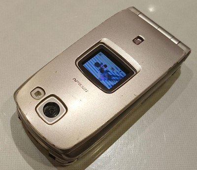 NTT docomo N902I Lavender Pink Japanese Flip phone Garakei NTT docomo N902I Lavender Pink Japanese Flip phone Garakei