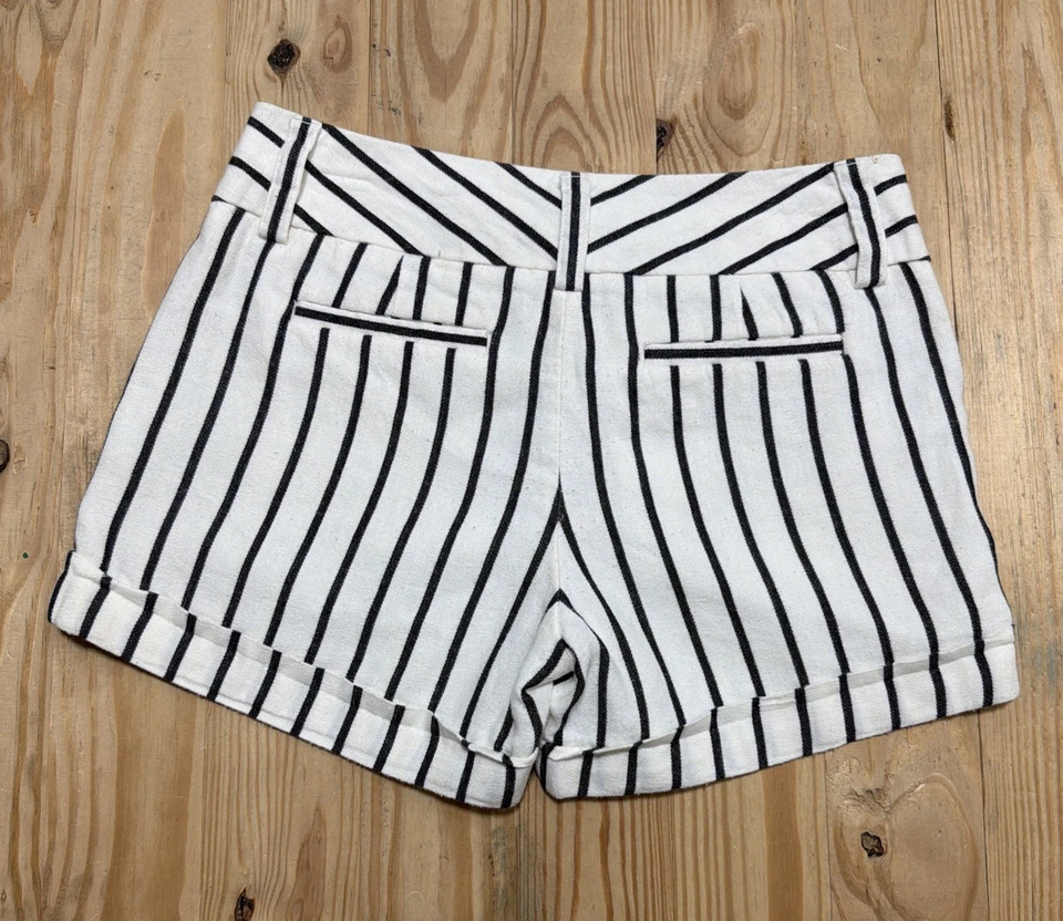 Шорты EXPRESS цвета слоновой кости в полоску из льняной смеси MIDI средняя посадка 28 дюймов - Изображение 2 из 4