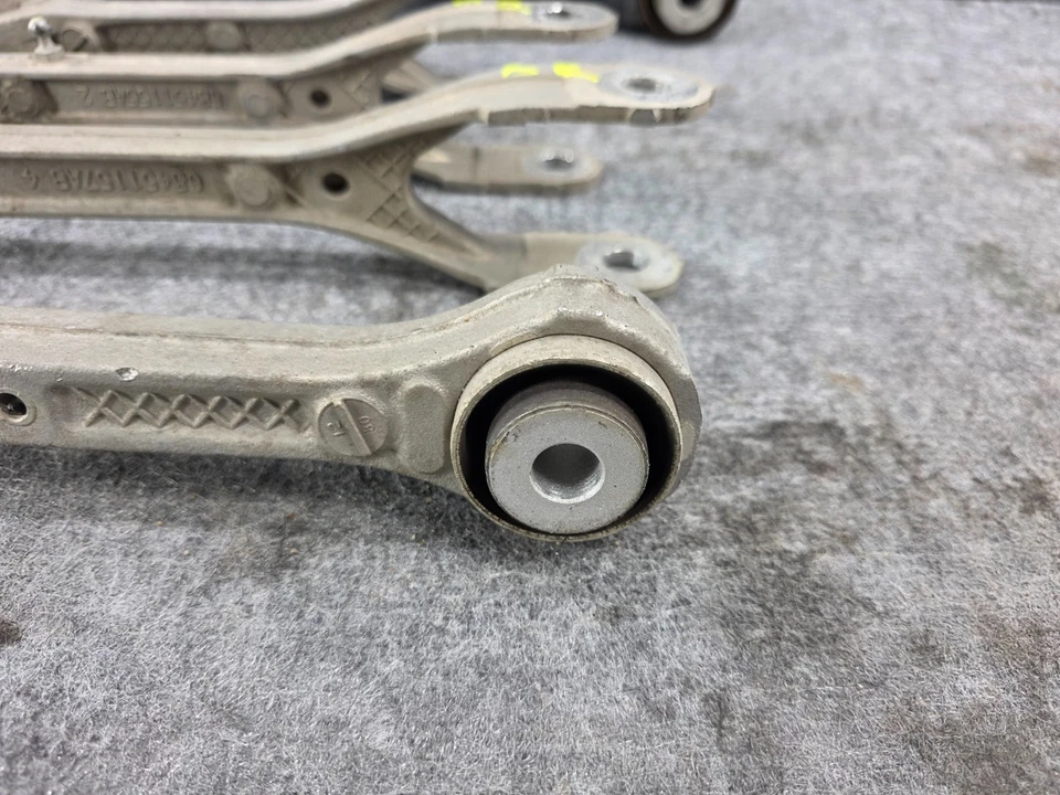 Juego brazo de control superior inferior trasero derecho Jeep Grand/Wagoneer L 2022-2025 4x4 4x4 Foto 2 de 4