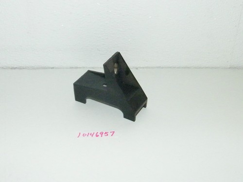 Left Upper Radiator Bracket 89 93 Beretta Corsica 89 92 Tempest 10146957 - Picture 4 of 4