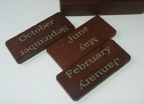 A Small Marks & Spencer Wooden Desk Calendar - Picture 2 of 5