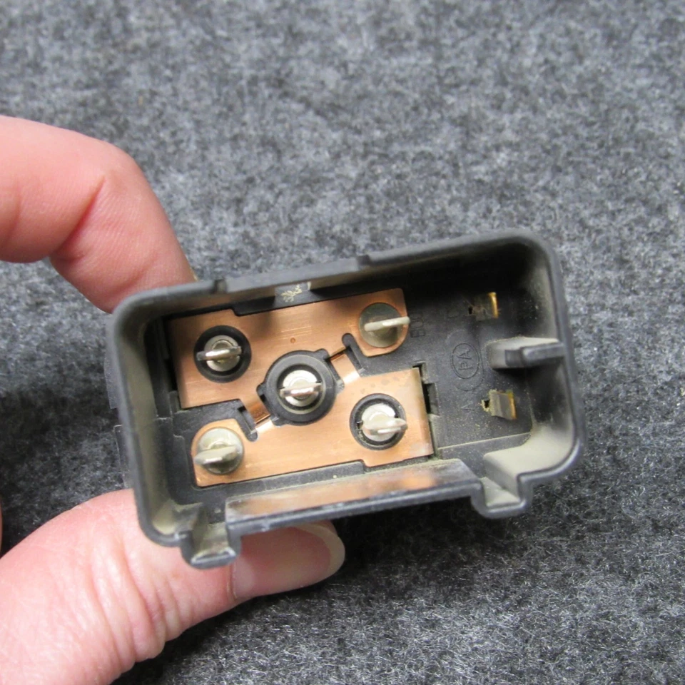 Interruptor de bloqueo de puerta delantera lateral derecha Ford Taurus 1996-1999 OEM 38070 Foto 3 de 4