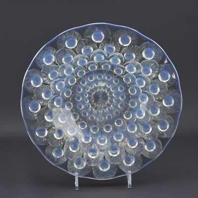 Rene Lalique opalescent plume de paon coupe ouverte um 1932