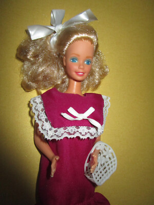 B-1996) ALTE VINTAGE BARBIE MATTEL PHILIPPINES VINTAGE KLEID LABEL+ALTE SCHUHE
