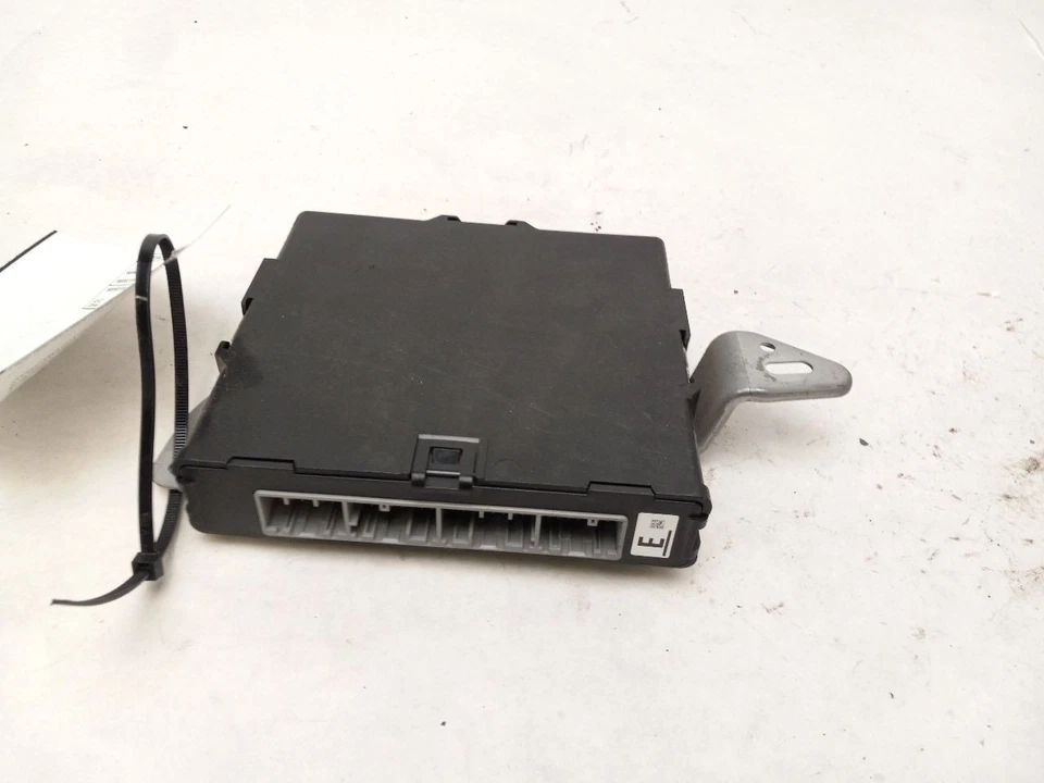 MÓDULO DE COMPUTADORA DE MOTOR compatible con TOYOTA PRIUS C 2012-2015 OEM 89681-52133 Foto 3 de 4