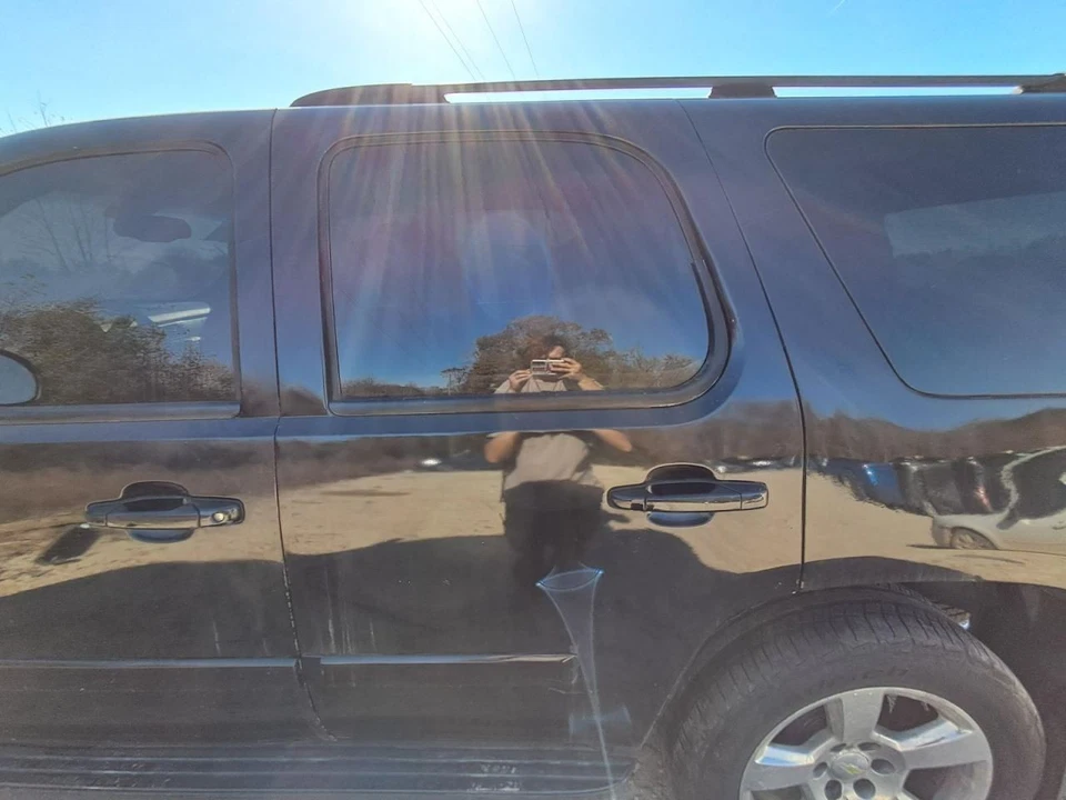 Puerta trasera izquierda del conductor compatible con 07-14 TAHOE 2757924 Foto 2 de 3