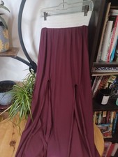 Women's Size Large Skirt. Maroon And Cute Hem Line