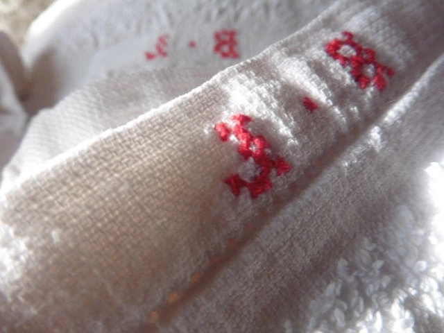 3 ANCIENNES SERVIETTES DE TOILETTE EN EPONGE COTON"JB"ROUGE - Photo 4/4