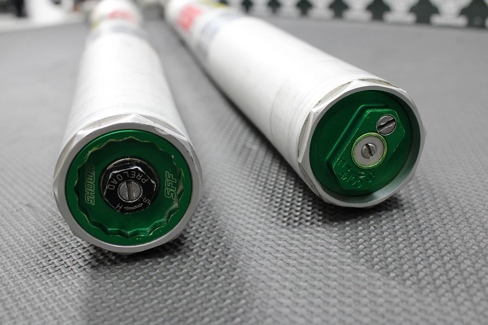 2017 KAWASAKI KX250F OEM SHOWA SFF SUSPENSÃO DIANTEIRA ESQUERDA DIREITA GARFOS AMORTECEDORES BOM - Imagem 2 de 4