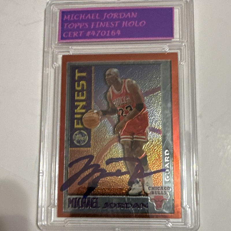 Topps Finest Michael Jordan #111 Holo Gold Insert Hard Signed Auto COA#470164