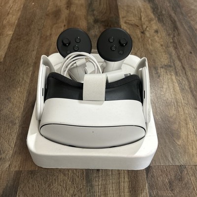 Meta Oculus Quest 3S - 128GB Set - w/ Controllers - Great Condition -