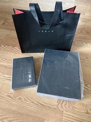 EXCLUSIVE COLLECTOR’S BUNDLE: Tesla Diner Bot + Neon Diner Sign + Tote Bag