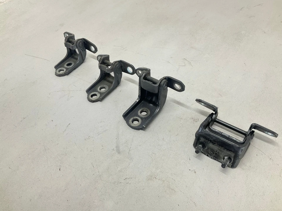 20-25 Nissan Sentra Rear Left & Right Door Hinge Pair OEM - Image 4 of 4