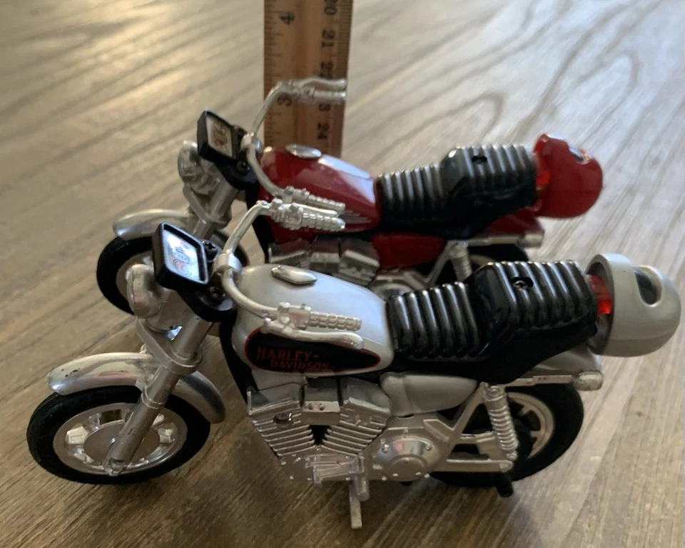 "Lote de 2 motocicletas Harley Davidson diecast y de plástico clásicas rojas y plateadas 6""" Foto 3 de 4