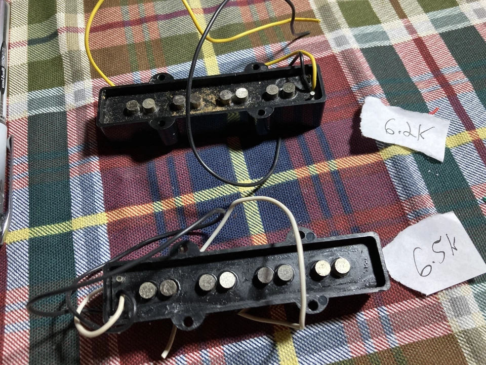 Black Squier Jazz Bass Alnico Juego de Pastillas, Cuello y Puente, J-Bass, 4.5k, 3-5/8" Foto 3 de 3