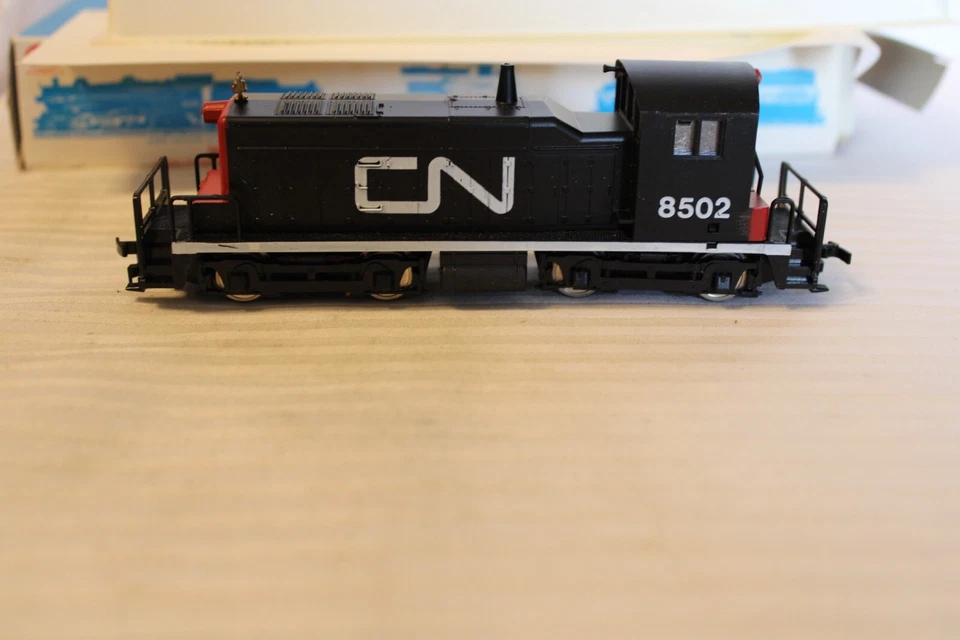 HO Scale Model Power, EMD SW1 Diesel Loco, Canadian National, Black #8502 - 6822 - Image 2 of 4