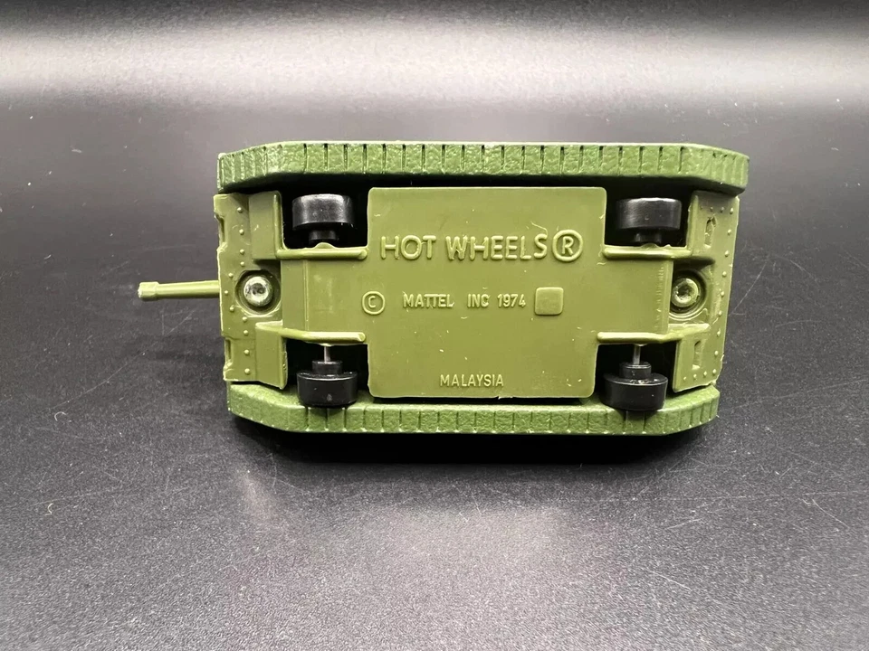 Vintage Hot Wheels Big Bertha Tank Camo Green 90s Blue Card Era Mint Condition - Image 4 of 4