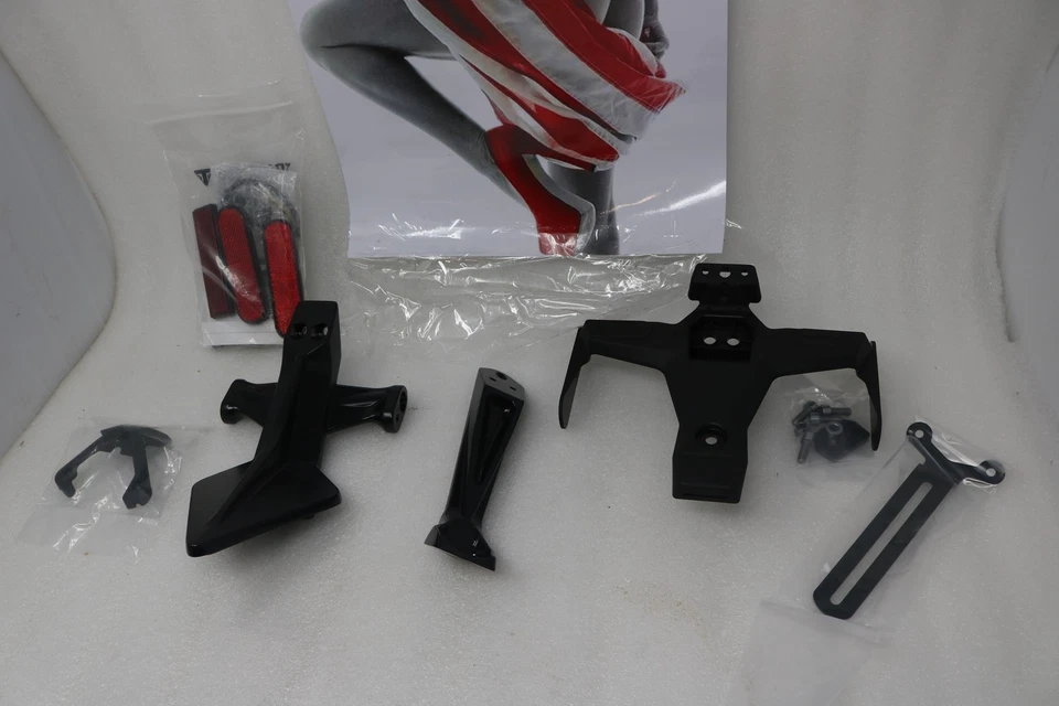 NEW OEM TRIUMPH LICENSE PLATE HOLDER KIT A9708391 DAYTONA 675 - Imagem 2 de 4