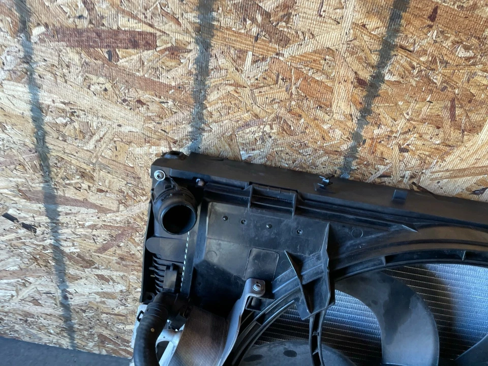 BMW F30 F32 F36 N55 N26 N20 RADIADOR DELANTERO ENFRIADOR CONDENSADOR CONJUNTO VENTILADOR FABRICANTE DE EQUIPOS ORIGINALES 58K Foto 3 de 4