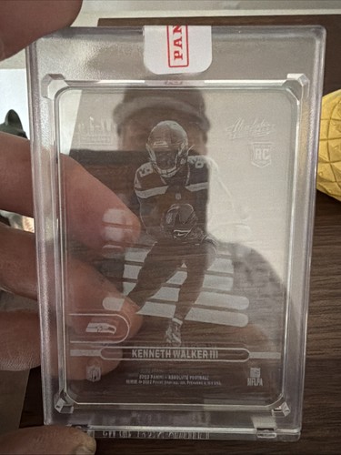 Kenneth Walker III #G-KW 2022 Panini Absolute Glass card