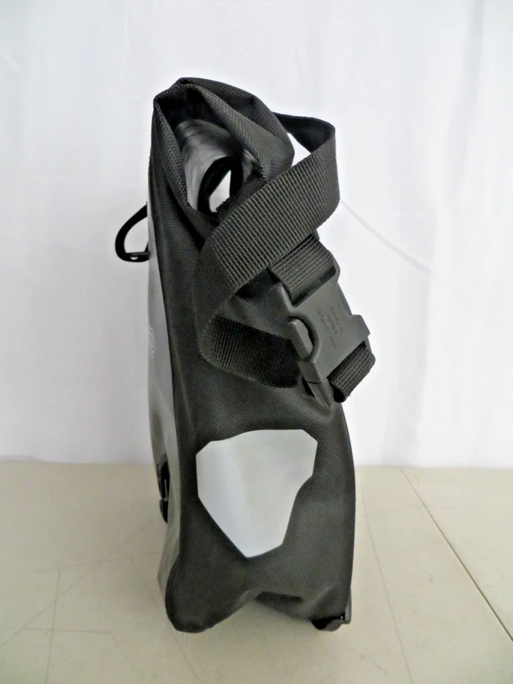 Alforja trasera Ortlieb con núcleo de rodillo trasero impermeable negra Foto 2 de 4