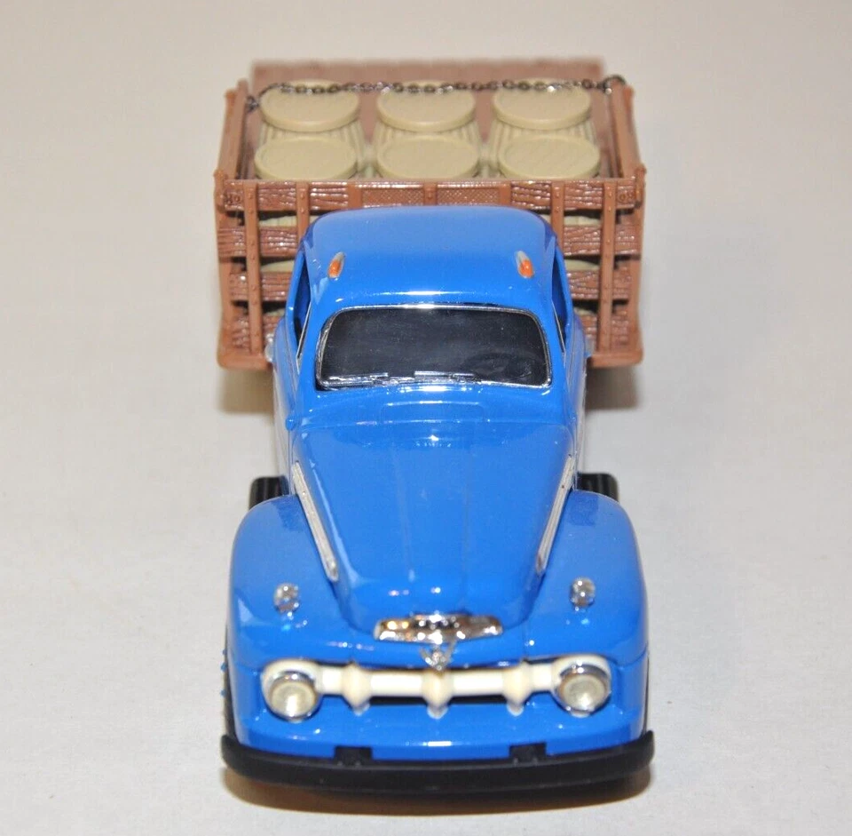 Camión de estacas Ford F-6 1951 First Gear escala 1:34 (Rockies Brewing) Foto 3 de 4